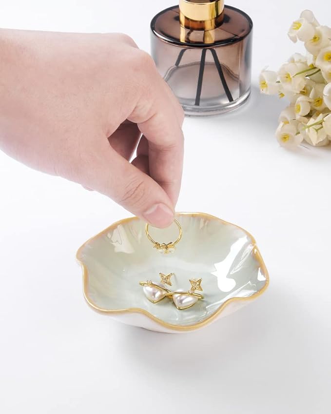 JAMEND CLXP Lotus Leaf Shape Decorative Ring Tray, Small Key Bowl, Ceramic Trinket Tray Jewelry Dish Organizing Necklace Earrings, Home Decoration for Mom Best Friend Sister, Light Green.