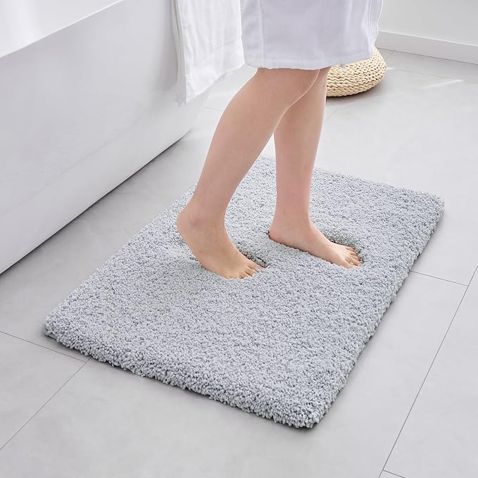 ILANGO Silver Bathroom Rugs 24" × 17" Small Non Slip & Super Absorbent Extra Thick Soft, Washable Bath Mat for Floor, Microfiber Plush Shaggy Bath Rug with Tub for Bathtub Shower Room Sink