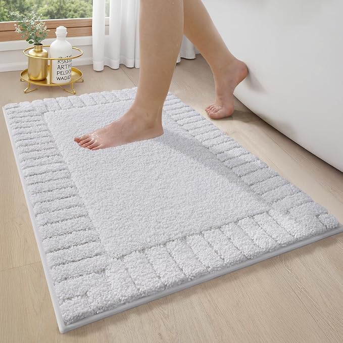 LUMI Bathroom Rugs Non Slip with Rubber Backing, Extra Soft Plush Microfiber Bath Rug Absorbent, Machine Washable Bath Mat Quick Dry for Tub, Shower, Hotel, White, 20"x32"