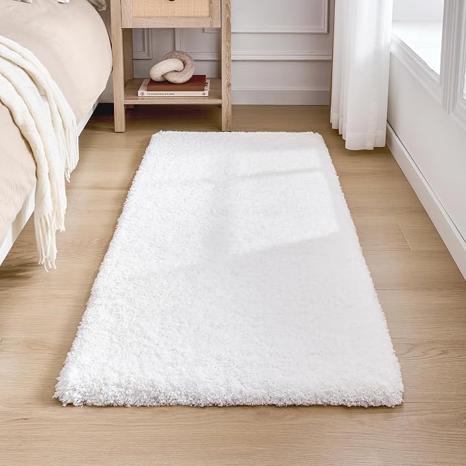 Disolla White Bathroom Rug 24x48 - Non-Slip Plush Thick Bath Mat, Highly Absorbent & Ultra Soft Fluffy Floor Mat, Machine Washable for Shower and Tub