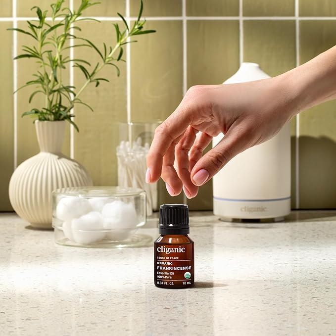 Cliganic Organic Frankincense Essential Oil - Boswellia Serrata, 100% Pure Natural Undiluted, for Aromatherapy | Non-GMO Verified