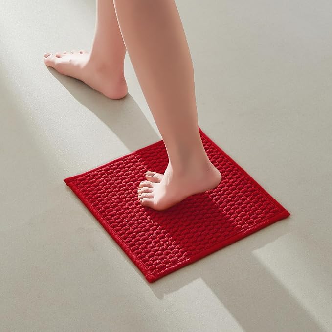 TYUU Small Christmas Bathroom Rugs, Non Slip Washable Bath Rugs Super Absorbent Bathroom Rug Thin Quick Dry Low Pile Bath Mats, Red 12"x12"