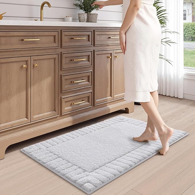 LUMI Bathroom Rugs Non Slip with Rubber Backing, Extra Soft Plush Microfiber Bath Rug Absorbent, Machine Washable Bath Mat Quick Dry for Tub, Shower, Hotel, White, 24"x36"