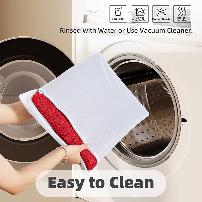 TYUU Small Christmas Bathroom Rugs, Non Slip Washable Bath Rugs Super Absorbent Bathroom Rug Thin Quick Dry Low Pile Bath Mats, Red 12"x12"