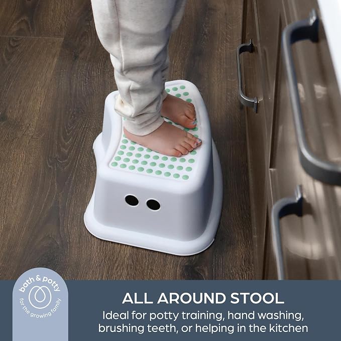 Dreambaby Step Stool for Kids - Non-Slip Base and Contoured Design for Toilet Potty Training and Sink Use - Mint