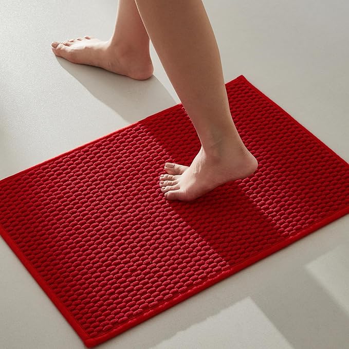 TYUU Christmas Bathroom Rugs Non Slip Washable, Super Absorbent Thin Bath Mat Small Quick Dry Low Pile Bathroom Rug, Red 16"x24"