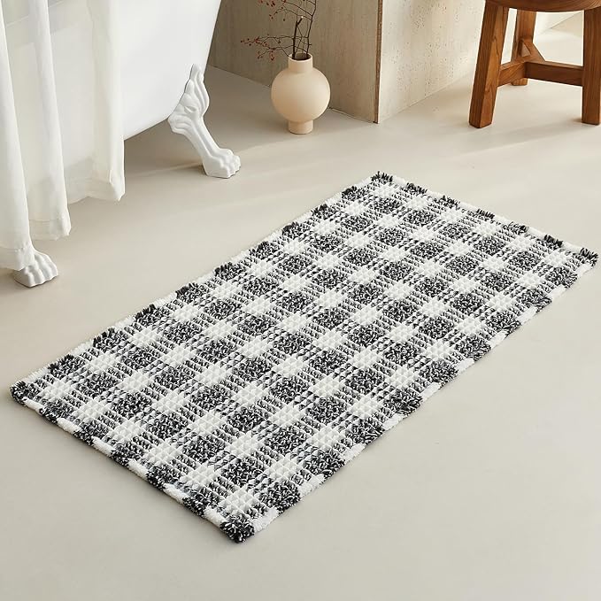 TYUU Waffle Bath Mat, Boho Bathroom Rugs Non Slip Washable Absorbent Checkered Bathroom Mat Quick Dry Farmhouse Bathroom Decor, 48"x24" Black and White