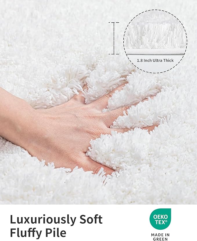 ILANGO White Christmas Bathroom Rugs 24" × 17" Non Slip & Super Absorbent Extra Thick Soft, Washable Bath Mat for Floor, Non Shedding Microfiber Plush Shaggy Bath Rug for Bathtub Shower Room Sink