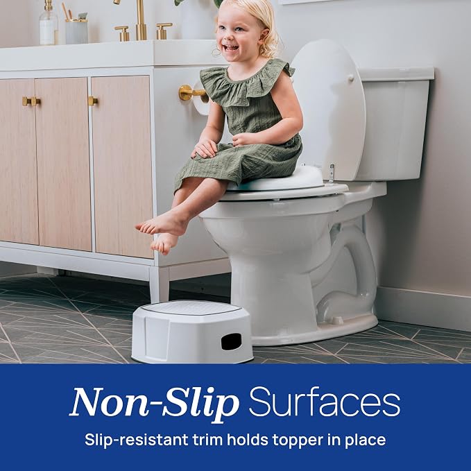 Chicco Toilet Topper, Easy-Clean Slip-Resistant Surfaces, Adjustable Soft-Flex Spray Shield and Grips, For children up to 60 lbs