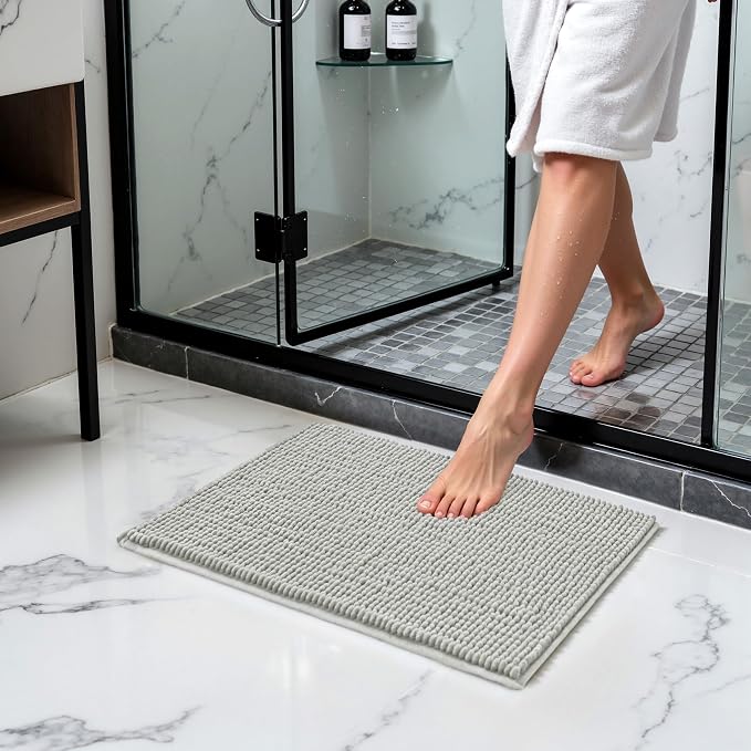 SUBRTEX Bathroom Rugs Chenille Bath Rug Soft Short Plush Bath Mat Soft Shower Mat Water Absorbent Shower Mat Quick Dry Machine Washable(Light Gray,18" x 24")