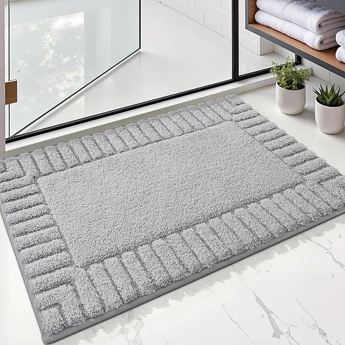 LUMI Bathroom Rugs Non Slip with Rubber Backing, Extra Soft Plush Microfiber Bath Rug Absorbent, Machine Washable Bath Mat Quick Dry for Tub, Shower, Hotel, Light Grey, 20"x32"