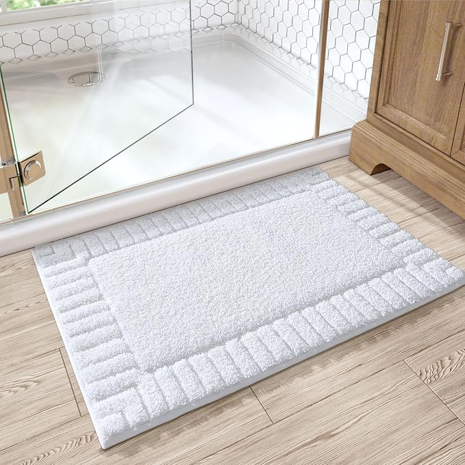 LUMI Bathroom Rugs Non Slip with Rubber Backing, Extra Soft Plush Microfiber Bath Rug Absorbent, Machine Washable Bath Mat Quick Dry for Tub, Shower, Hotel, White, 20"x32"