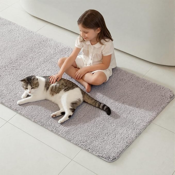TYUU Bathroom Rugs Non Slip Washable, Ultra Soft Super Absorbent Quick Dry Small Bath Mat with Rubber Backing for Bathroom Floor, Shower, or Sink, Light Grey 24" x 48"