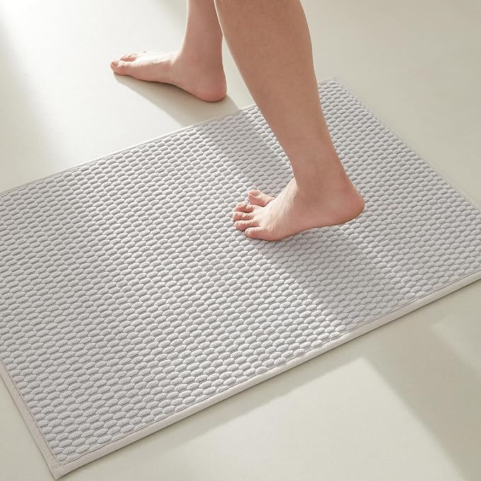 TYUU Bathroom Rugs Non Slip Washable, Super Absorbent Thin Bath Mat Small Quick Dry Low Pile Bathroom Rug, Light Grey 20"x30"