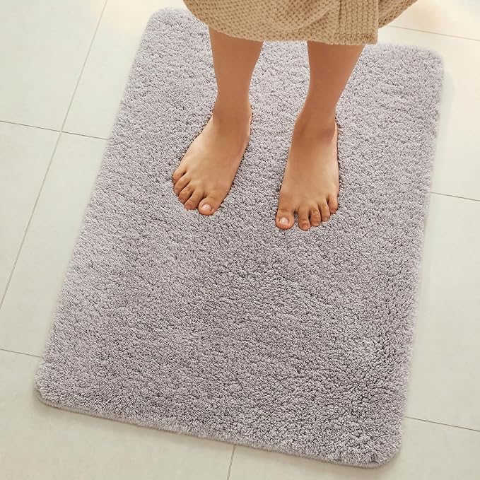 TYUU Bathroom Rugs Non Slip Washable, Ultra Soft Super Absorbent Quick Dry Small Bath Mat with Rubber Backing for Bathroom Floor, Shower, or Sink, Light Grey 24" x 36"