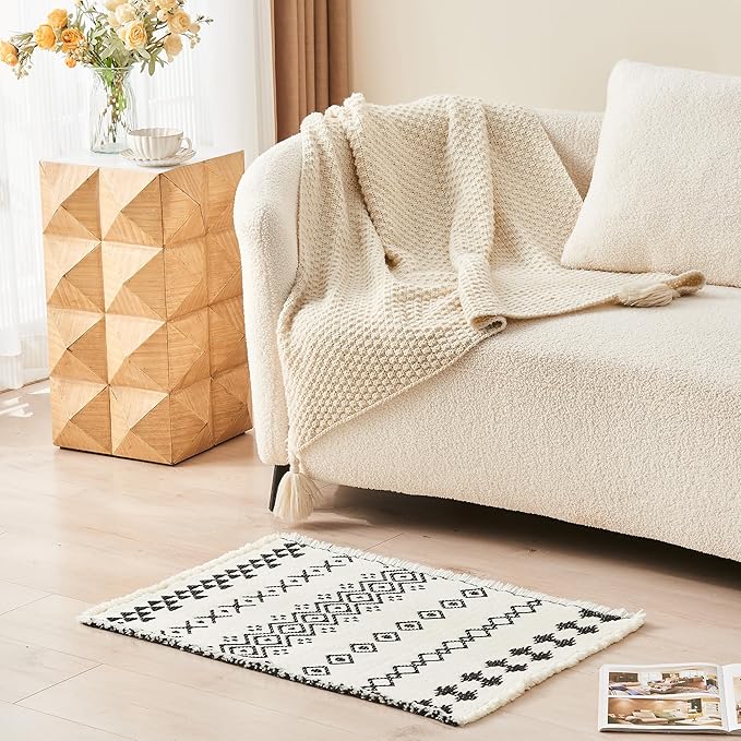 Douceur Boho Bath mat for Bathroom Floor Non Slip, Acrylic Blend Cute Bath Rugs with Tassels, Black and Cream White Tribal Ethnic Pattern Farmhouse Bathroom Rugs