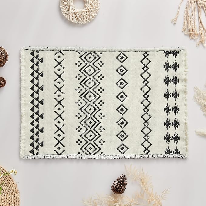 Douceur Boho Bath mat for Bathroom Floor Non Slip, Acrylic Blend Cute Bath Rugs with Tassels, Black and Cream White Tribal Ethnic Pattern Farmhouse Bathroom Rugs, 20" x 32"