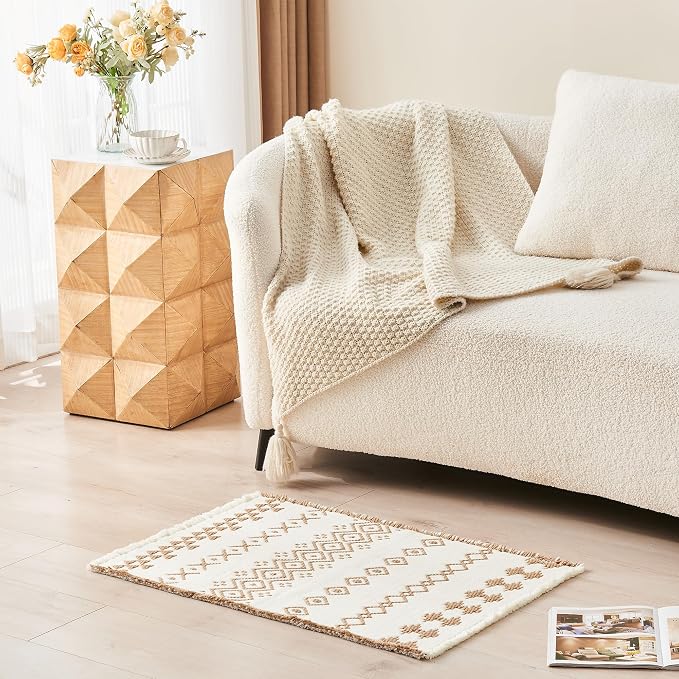 Douceur Boho Bath mat for Bathroom Floor Non Slip, Acrylic Blend Cute Bath Rugs with Tassels, Beige and White Tribal Ethnic Pattern Farmhouse Bathroom Rugs, 20" x 32"