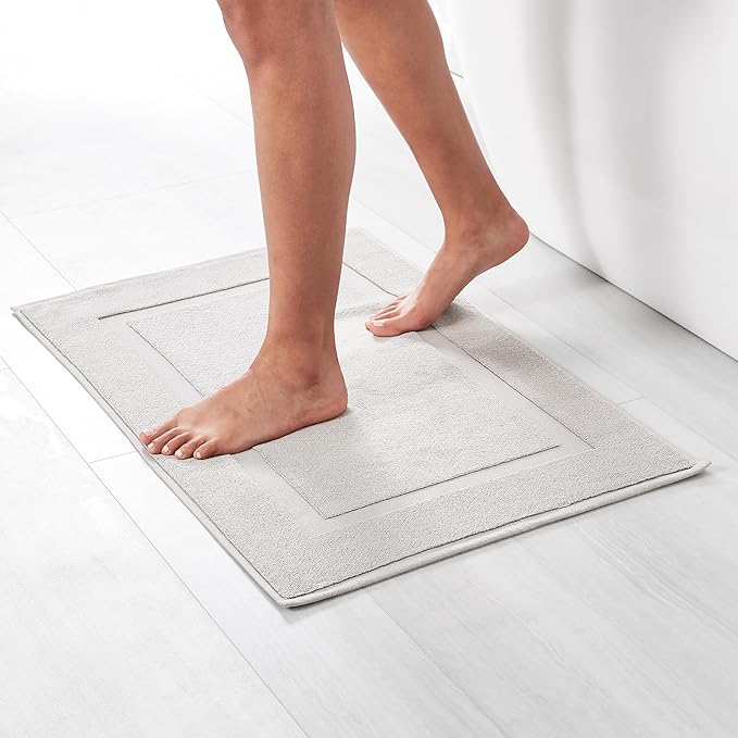 Amazon Basics Banded Bathroom Bath Rug Mat, 100% Cotton, 31 x 20 inches, Soft Silver