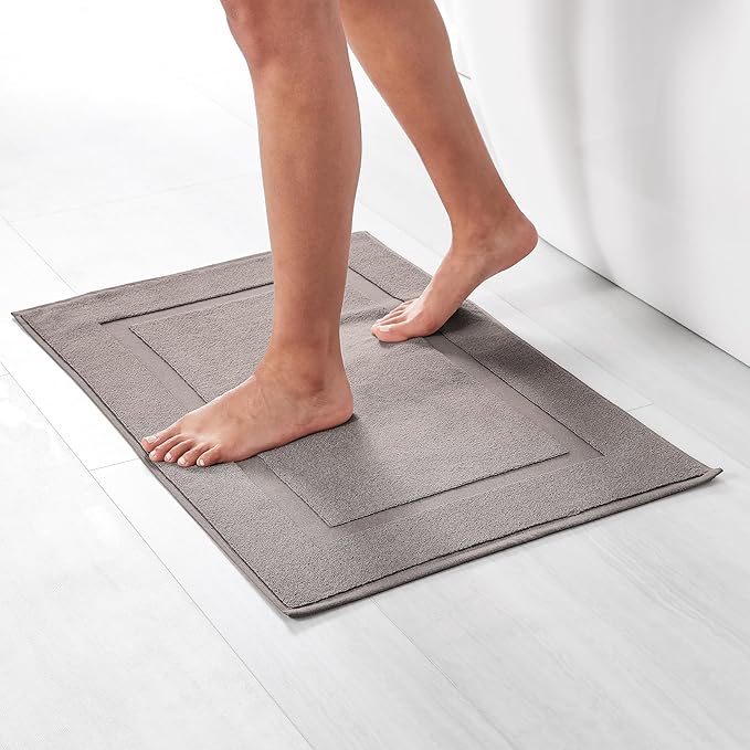 Amazon Basics Banded Bathroom Bath Rug Mat, Machine Washable, 100% Cotton, 31" x 20", Light Gray