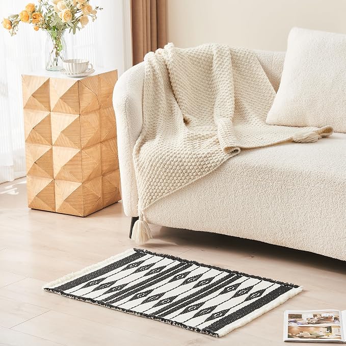 Douceur Boho bath mat for bathroom floor Non Slip, Acrylic blend cute Bath rugs with Tassels, Farmhouse Bathroom rugs with Geometric Tribal Ethnic Pattern Design in black and Cream white,15.7" x 23.6"
