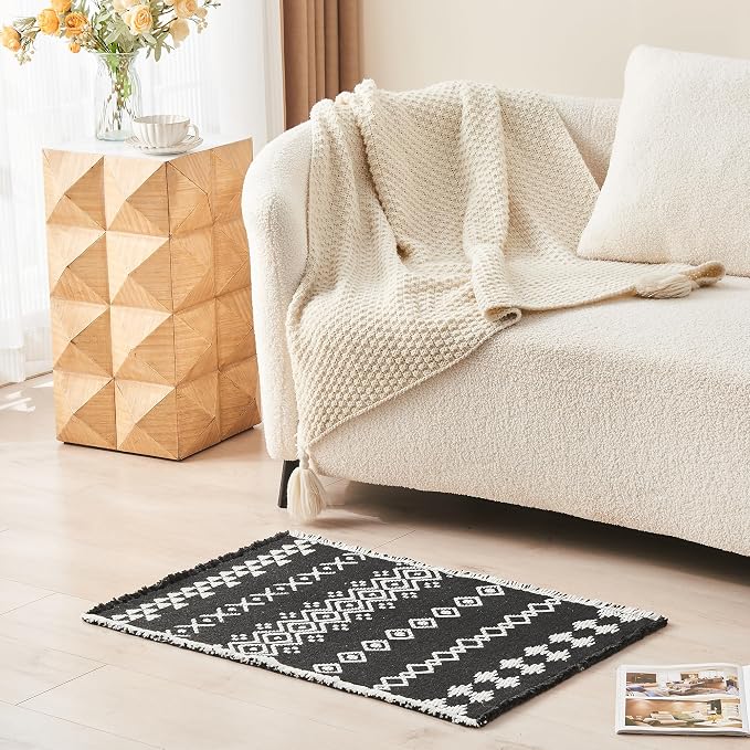 Douceur Boho Bath mat for Bathroom Floor Non Slip, Acrylic Blend Cute Bath Rugs with Tassels, Tribal Ethnic Pattern Farmhouse Bathroom Rugs, 15.7" x 23.6", Black
