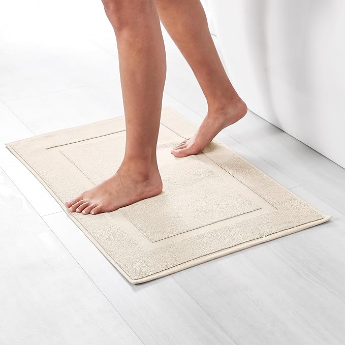 Amazon Basics Banded Bathroom Bath Rug Mat, Machine Washable, Super Absorbent, 100% Cotton, 20" W x 31" L, Cream