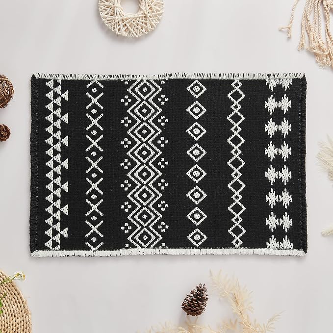 Douceur Boho Bath mat for Bathroom Floor Non Slip, Acrylic Blend Cute Bath Rugs with Tassels, Tribal Ethnic Pattern Farmhouse Bathroom Rugs, 15.7" x 23.6", Black
