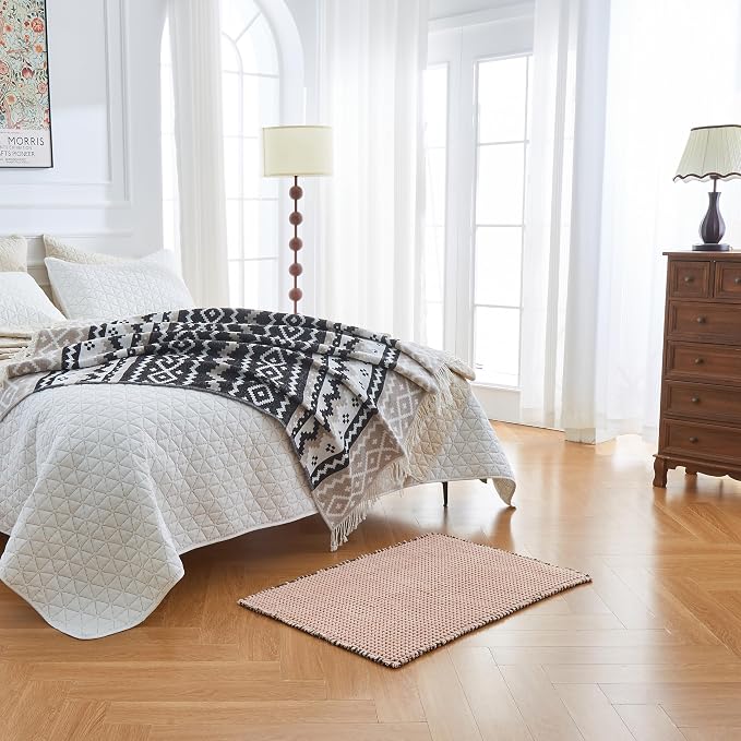 Douceur Waffle Bath mat for Bathroom Floor Non Slip, Super Soft Acrylic Blend Bath Rugs with Tassels, Quick Dry Bathroom Rugs Machine Washable, 16" x 24", Brown